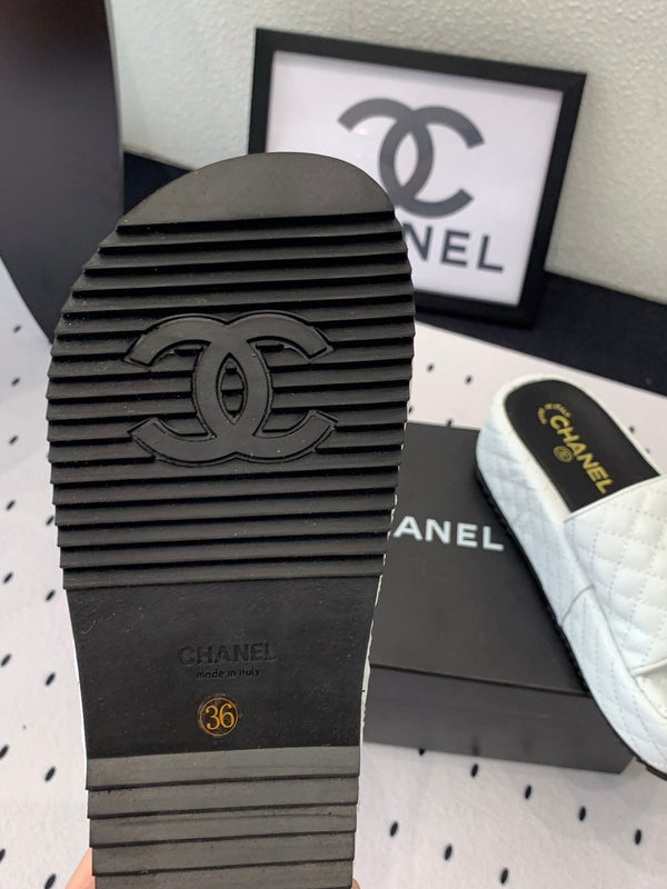 cc platform in pelle di vitello trapuntata bianca