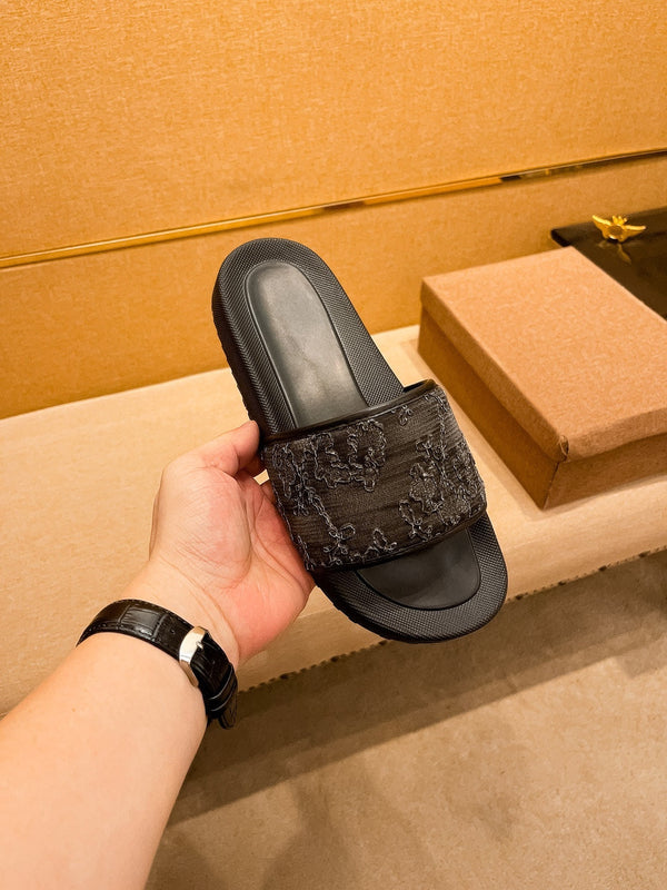 GG Men's Slide Black Calfskin 709745