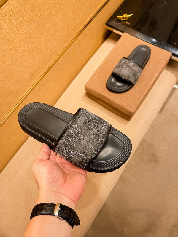 GG Men's Slide Black Calfskin 709745