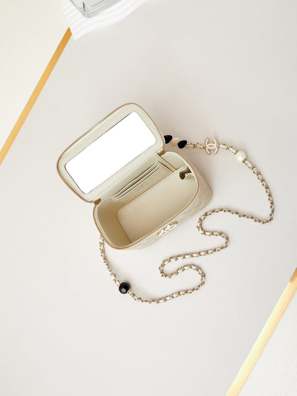 Mobiletto da toeletta 23p 17cm in pelle di agnello color crema, hardware in oro chiaro