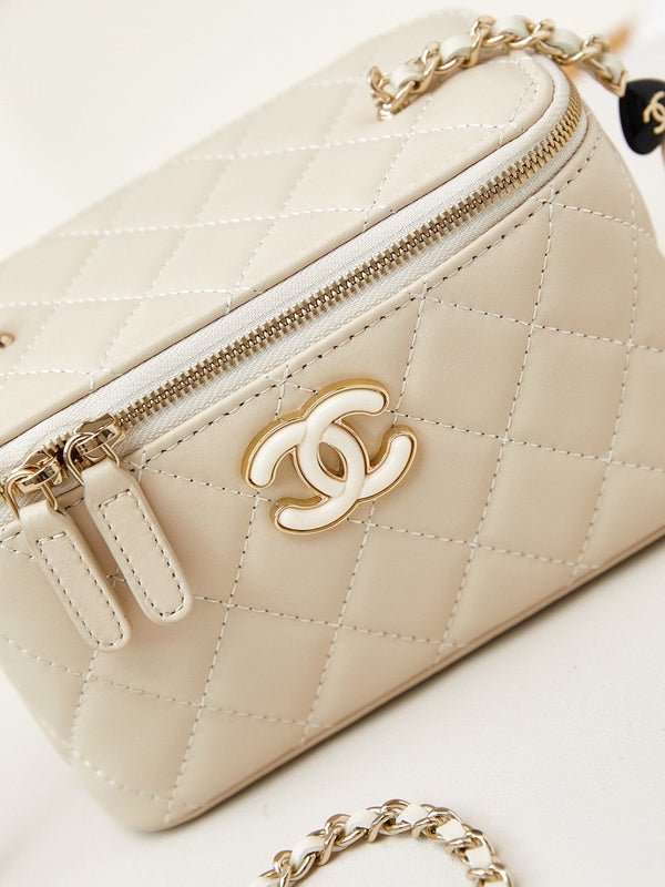 Mobiletto da toeletta 23p 17cm in pelle di agnello color crema, hardware in oro chiaro