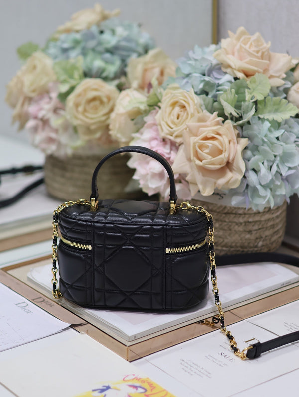 MINI VANITY CASE CARO 16 IN PELLE DI AGNELLO MACROCANNAGE NERA