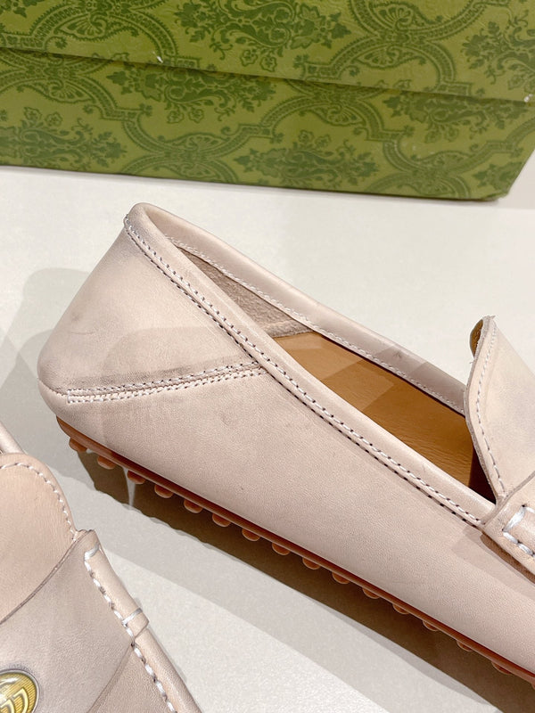 Mocassino da uomo GG in pelle di vitello beige 561755