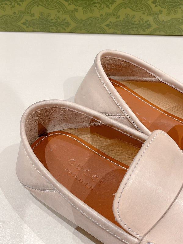 Mocassino da uomo GG in pelle di vitello beige 561755