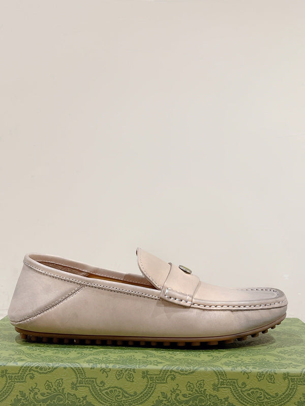 Mocassino da uomo GG in pelle di vitello beige 561755