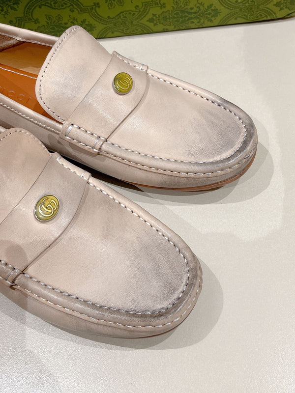 Mocassino da uomo GG in pelle di vitello beige 561755