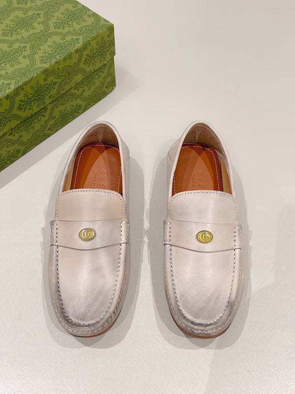 Mocassino da uomo GG in pelle di vitello beige 561755