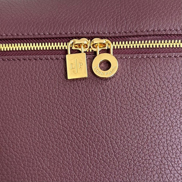 ZAINO CON TASCA EXTRA L23,5 IN PELLE DI VITELLO VIOLA CON FERRAMENTA ORO