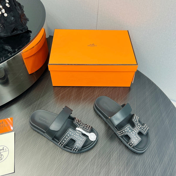 CHYPRE SANDAL BLACK CALFSKIN STYLIZED