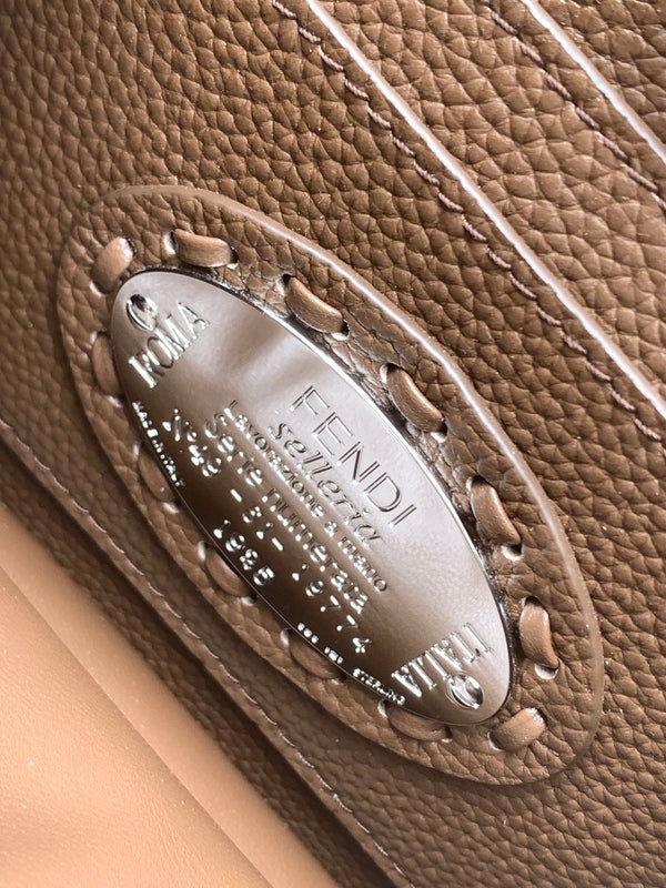 Peekaboo ISeeU Petite 20 Bag Chocolate Leather Shw