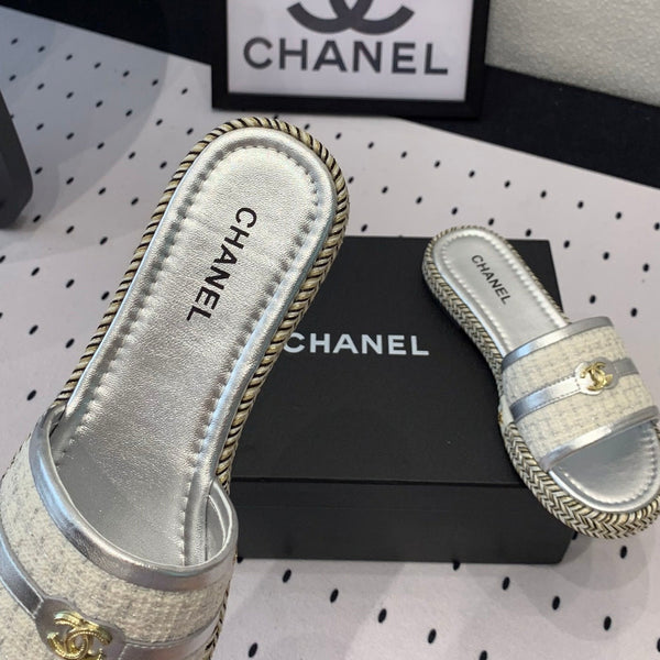 sandalo mulo in tweed bianco e pelle di vitello metallizzata argento