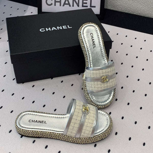 sandalo mulo in tweed bianco e pelle di vitello metallizzata argento