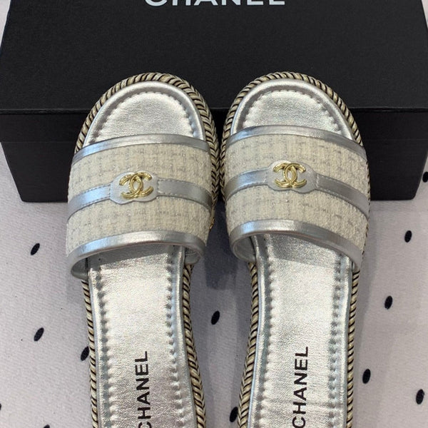 sandalo mulo in tweed bianco e pelle di vitello metallizzata argento