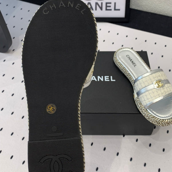 sandalo mulo in tweed bianco e pelle di vitello metallizzata argento