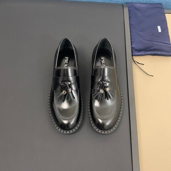 PRA LOAFER IN GLOSSY BLACK LEATHER WITH TASSEL