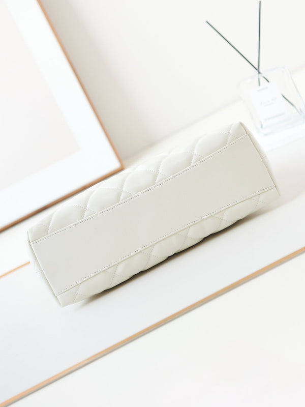 24a hobo bag 32cm white calfskin gold hardware