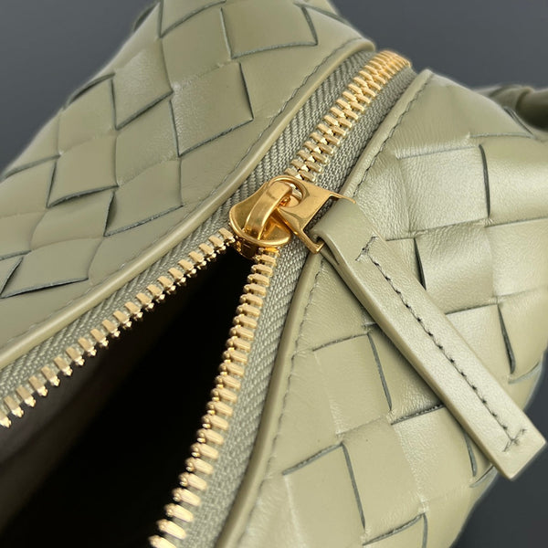 BV Loop Top Handle 19cm Green Beige Lambskin