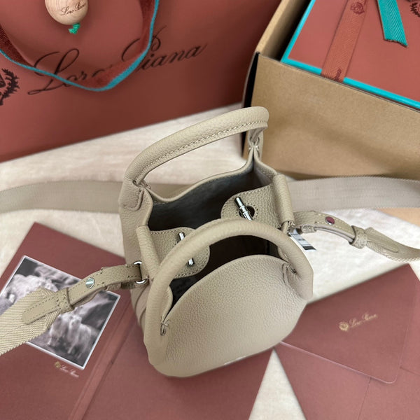 MICRO SAC BALE EN CUIR DE VEAU MARRON KAKI