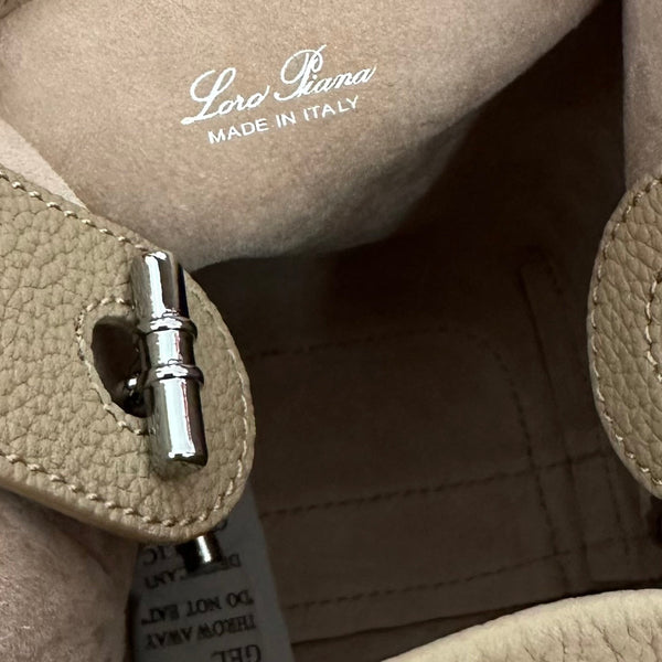 MICRO SAC BALE EN CUIR DE VEAU MARRON KAKI