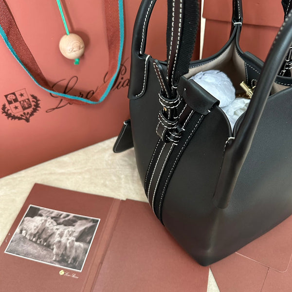 SMALL 21 BALE BAG IN BLACK GRAINED CALFSKIN WITH GOLD HARDWARE