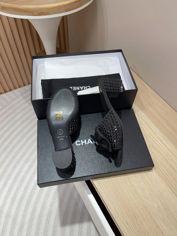 CC TACCO ALTO NERO IN RASO CON STRASS