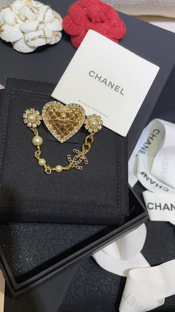 CC Brooch Gold 163085