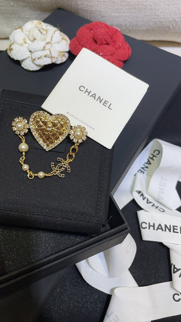 CC Brooch Gold 163085