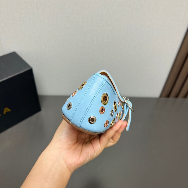 SCARPE MARY JANE ALAIA IN PELLE DI AGNELLO AZZURRA CHIARA CON FERRAMENTA IN ARGENTO E ORO