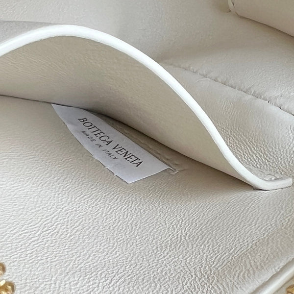 Borsa da concerto BV 18,5 cm in pelle di agnello bianca