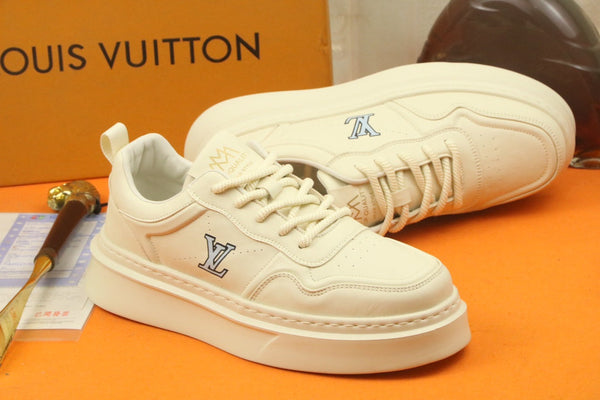 LV TRAINER IN BEIGE CREAM CALFSKIN AND GREY LOGO