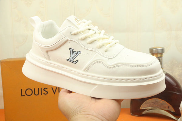 LV TRAINER IN PELLE DI VITELLO BIANCA E LOGO GRIGIO