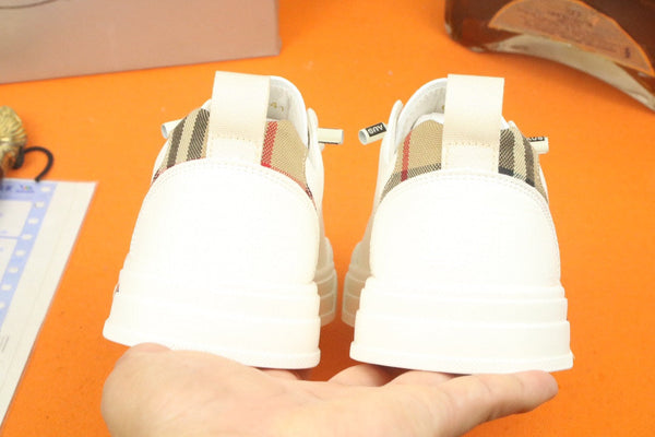 PRA TRAINER IN WHITE CALFSKIN AND TAN EMBROIDERED FABRIC