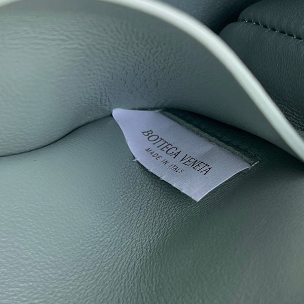 Borsa da concerto BV 18,5 cm in pelle di agnello verde chiaro