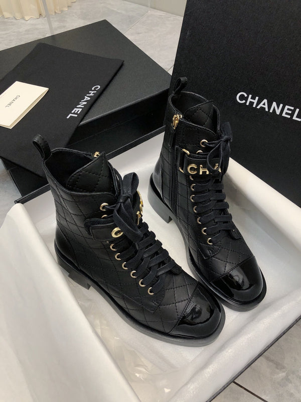 CC Short Boots 45mm In Black Quilted Lambskin And Glossy Cowhide 950042
