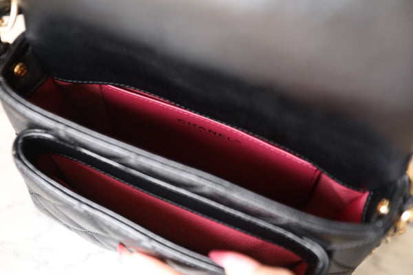 cc 24a flap bag 20cm top handle black lambskin gold hardware