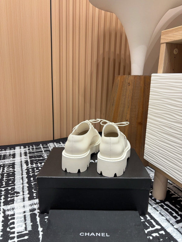 CC OXFORD SHOES IN WHITE CALFSKIN