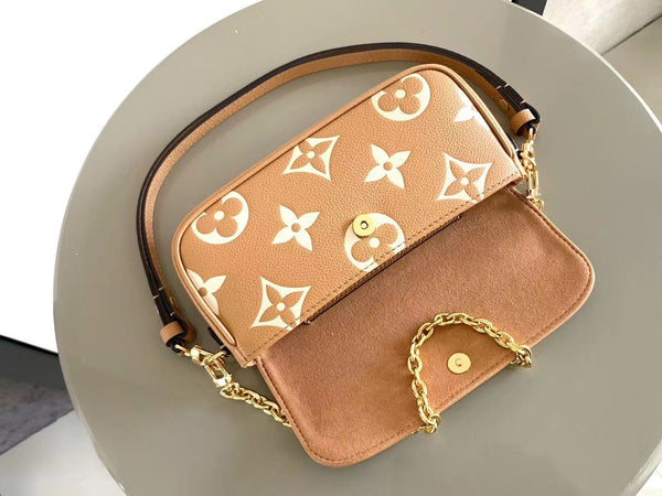 IVY 23 IN CREMA ARIZONA MONOGRAMMA STAMPATO PELLE FERRAMENTA ORO