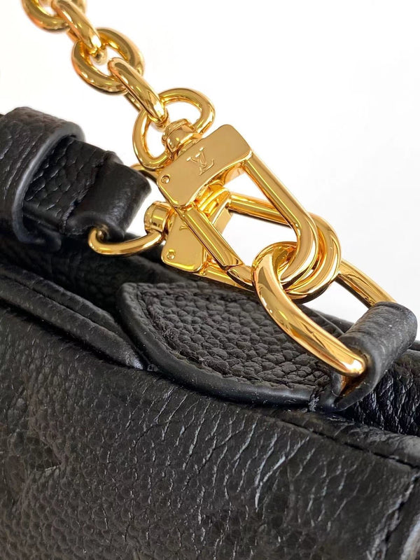 POCHETTE LIV 24 IN PELLE EMPREINTE MONOGRAM NERA HARDWARE ORO