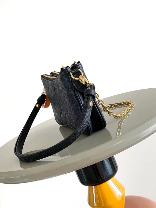 POCHETTE LIV 24 IN PELLE EMPREINTE MONOGRAM NERA HARDWARE ORO