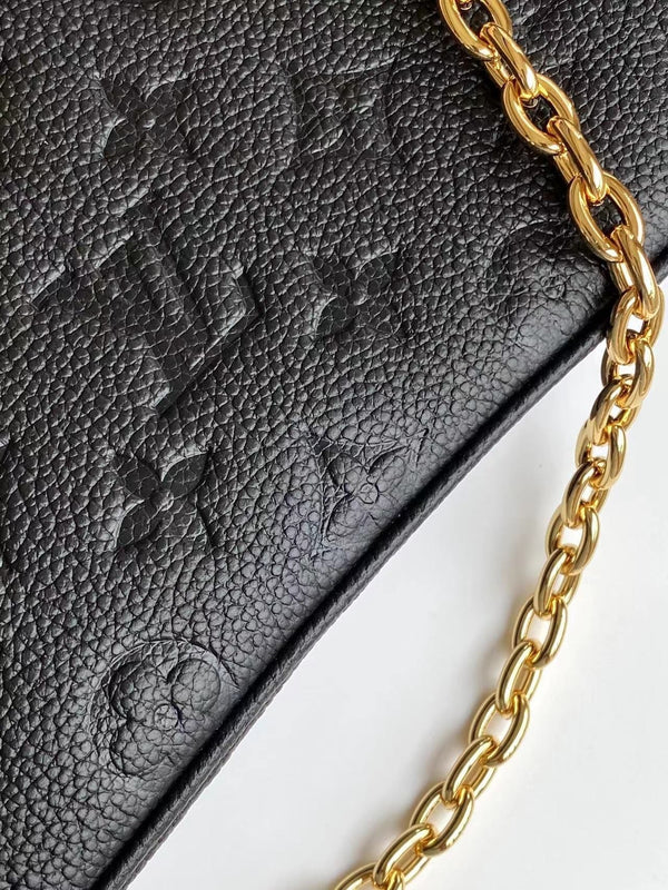 POCHETTE LIV 24 IN PELLE EMPREINTE MONOGRAM NERA HARDWARE ORO