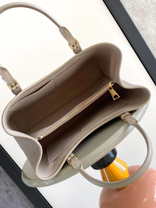 TOTE BABYLONE MM 39 IN PELLE EMPREINTE MONOGRAM TOURTERELLE