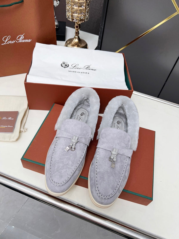 Mocassino LP Summer Charm Walk in pelle scamosciata grigia con pelliccia di agnello