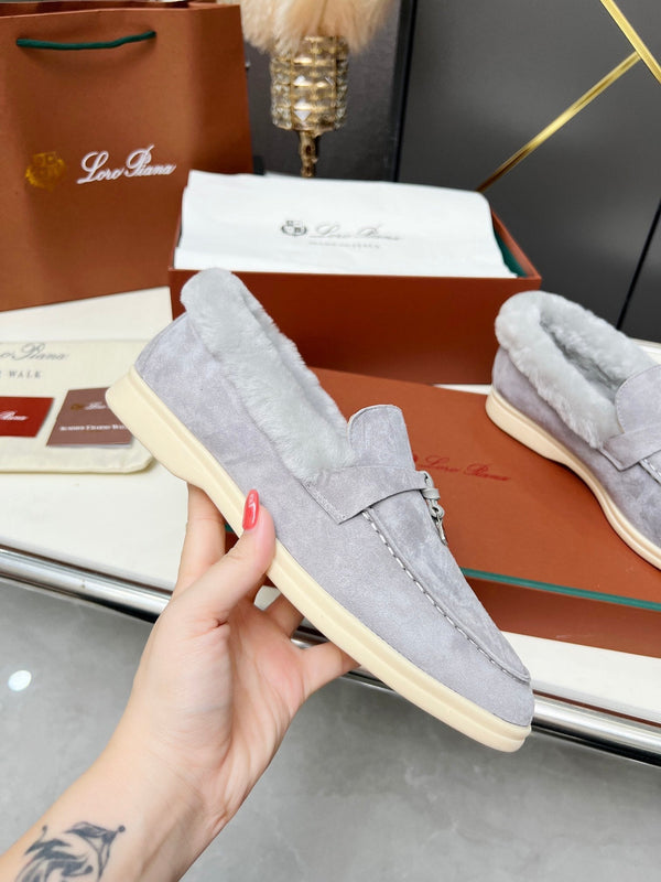 Mocassino LP Summer Charm Walk in pelle scamosciata grigia con pelliccia di agnello