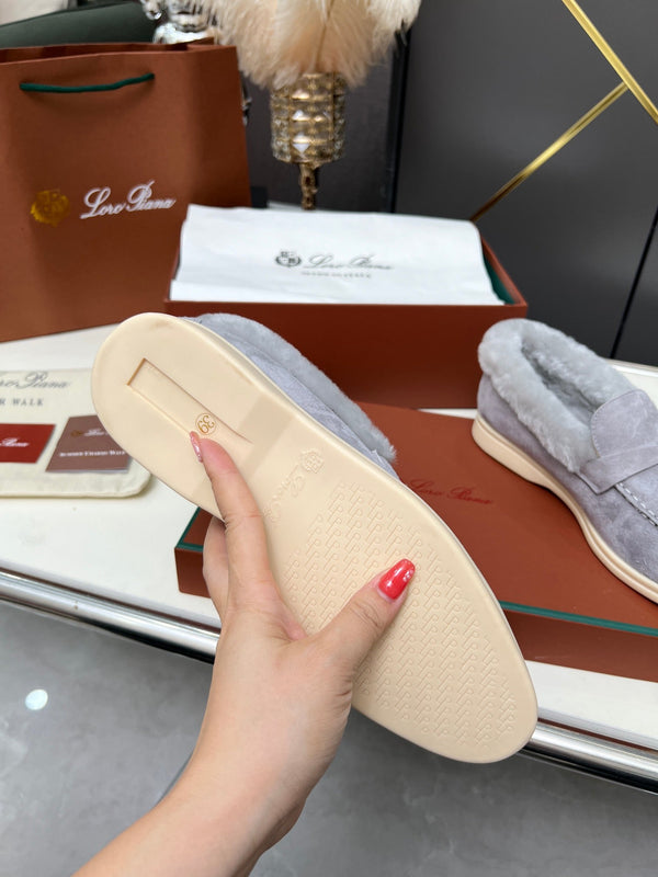 Mocassino LP Summer Charm Walk in pelle scamosciata grigia con pelliccia di agnello