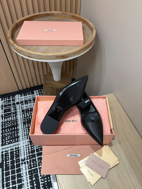 Ballerines Miu en peau de mouton noire