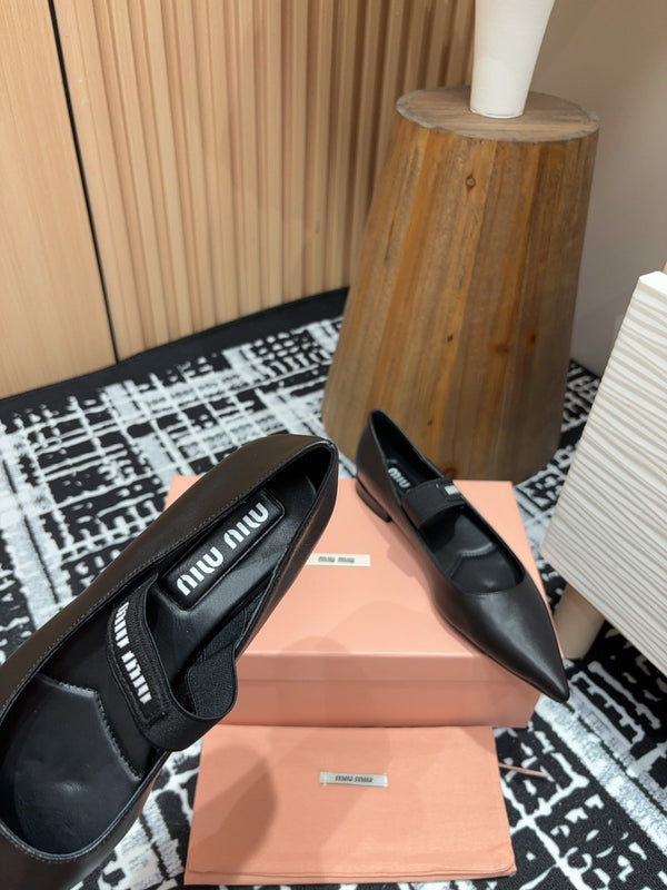 Ballerines Miu en peau de mouton noire