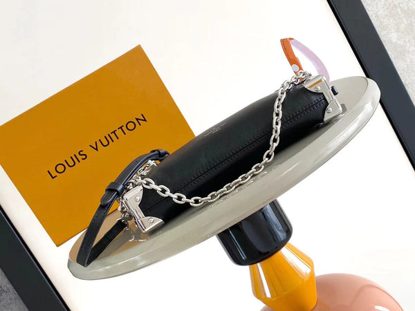 SLIM TRUNK 23 IN PELLE DI VITELLO NERA CON FERRAMENTA IN ARGENTO