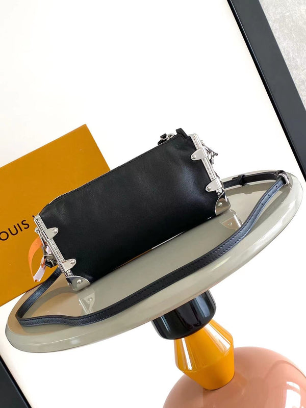 SLIM TRUNK 23 IN PELLE DI VITELLO NERA CON FERRAMENTA IN ARGENTO