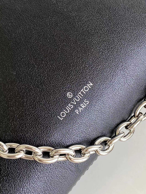 SLIM TRUNK 23 IN PELLE DI VITELLO NERA CON FERRAMENTA IN ARGENTO