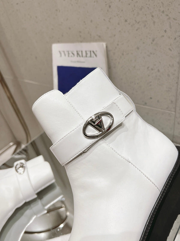 VLOGO LOCKER WHITE CALFSKIN ANKLE BOOT 40MM